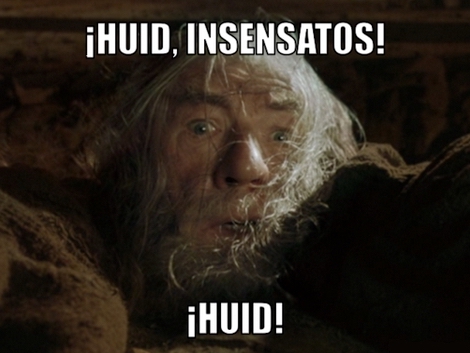 ¡Huid, insensatos!